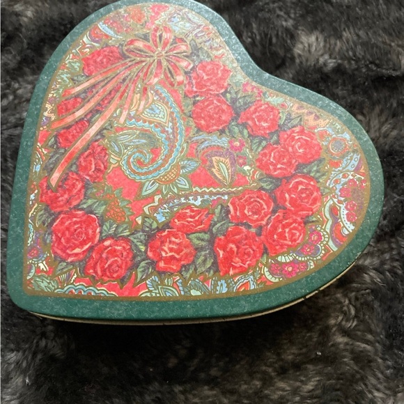 Vintage Heart Shaped Holiday Tin 7” x 7” - Picture 2 of 4